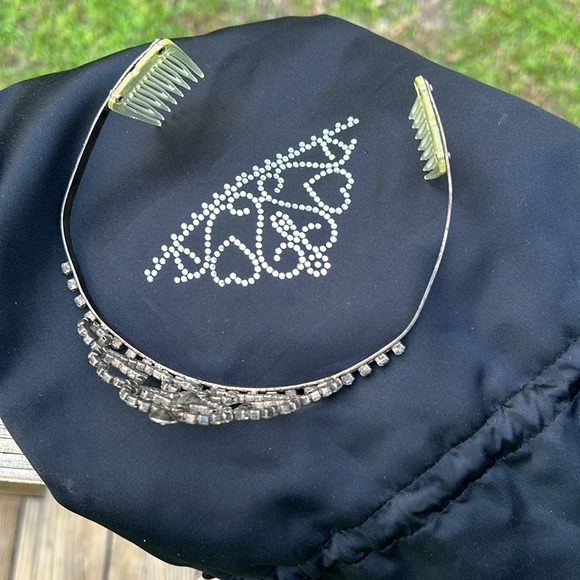 👑RARE HTF Vintage Victorias Secret “Miss Sexy Little Thing” Tiara w/Satin Bag - Picture 3 of 16